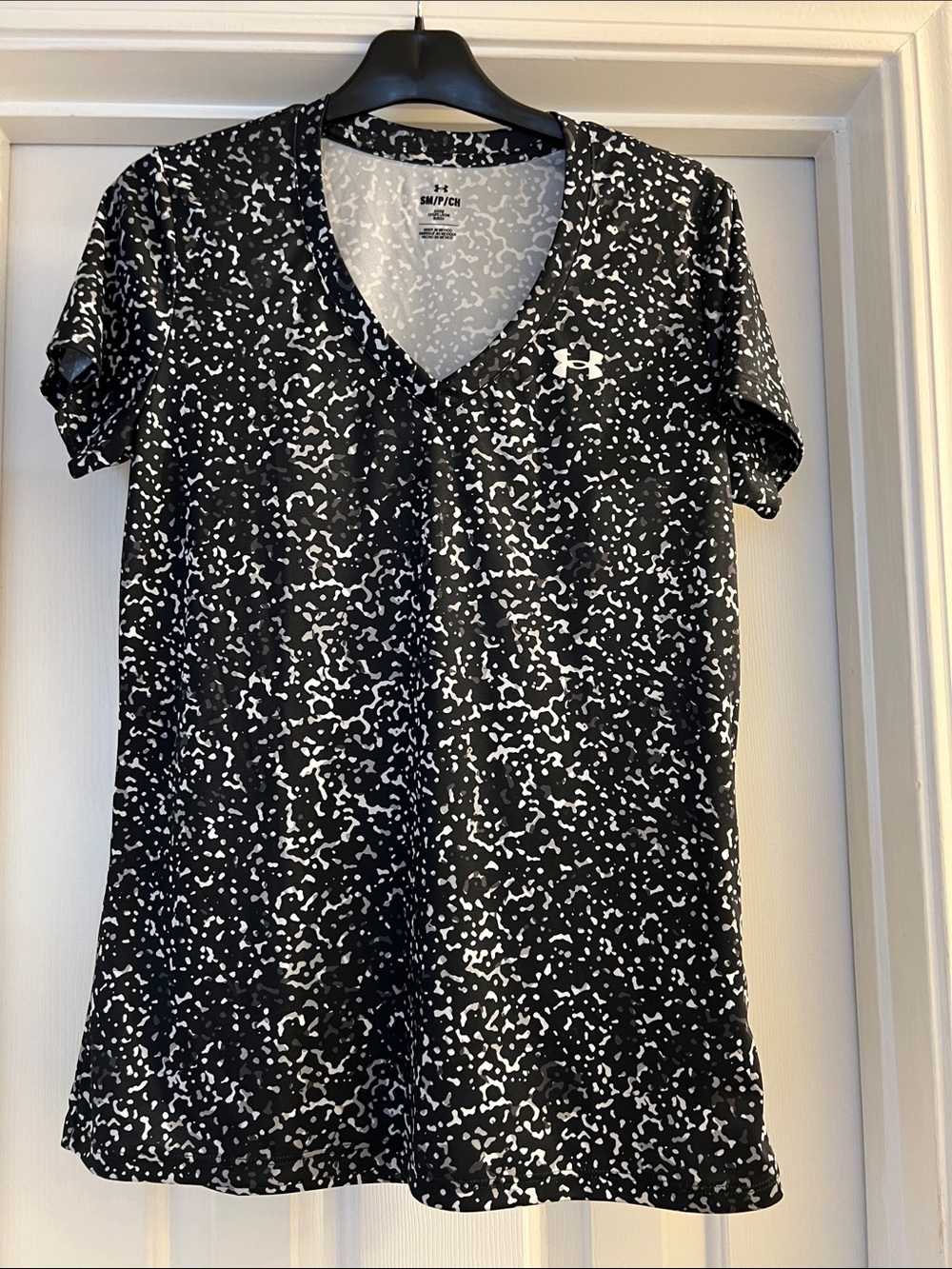 Under Armour Women's Black & White V-Neck Tee
